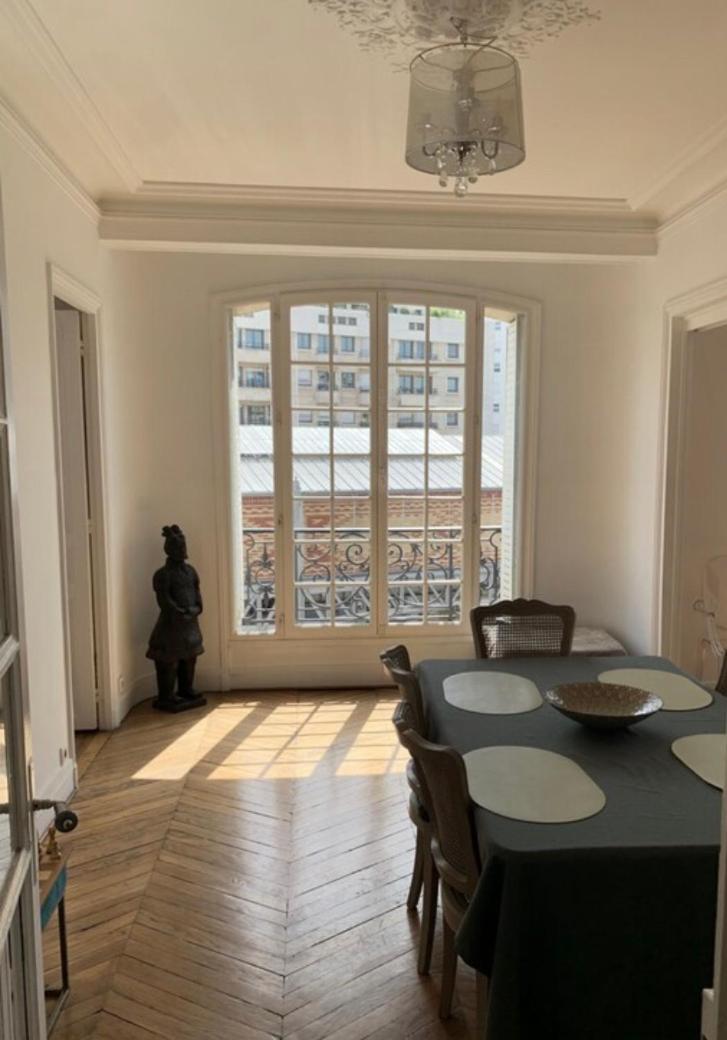 Apartment Typiquement Parisien