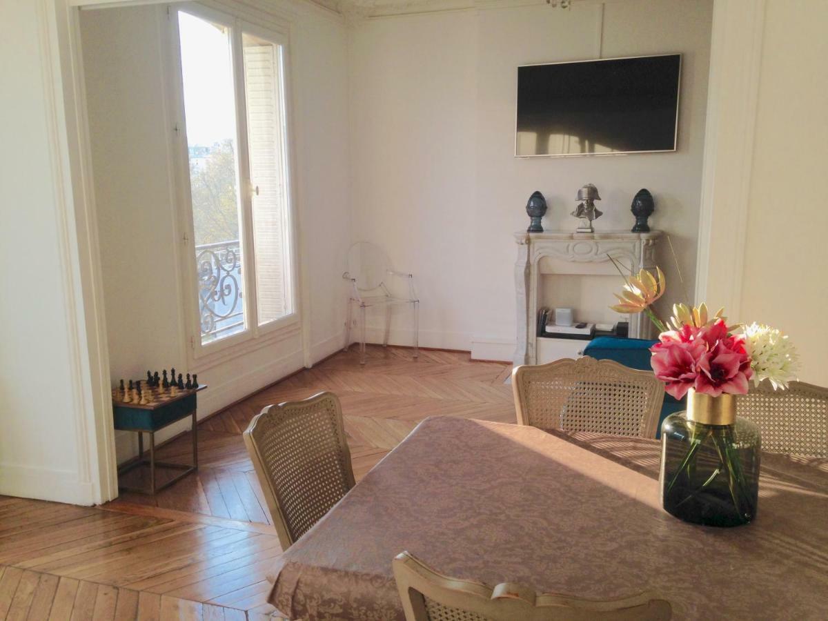 Apartment Typiquement Parisien
