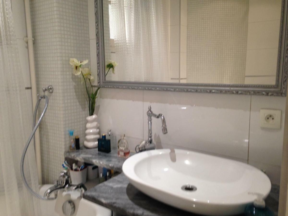 Apartment Typiquement Parisien